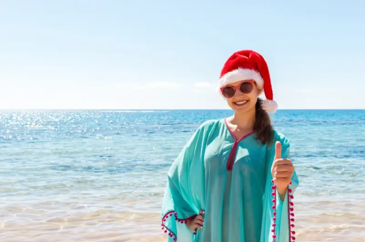 Una donna sulla Spiaggia , vacanze in egitto a natale