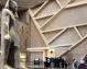 Turistas enfrente a la estatua de Ramses II en el Gran Museo Egipcio