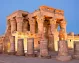 Templo de Kom Ombo iluminado