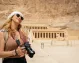 Feliz mujer en el Templo de Hatshpsut