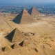 Pirámides históricas de Giza en Egipto fotografiadas con un dron.