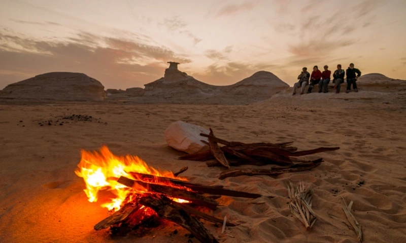 Campers in the White Desert, Desert Safari Egypt