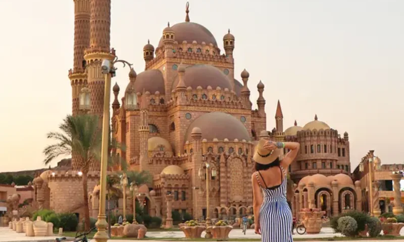 Tourist standing in front of the mosque of Sharm El Sheikh in Egypt