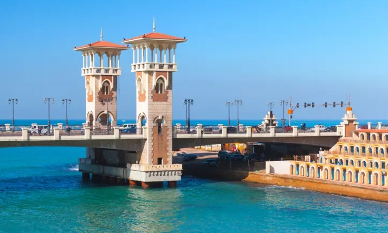 Stanley Bridge reflects the vibrant life of Alexandria city