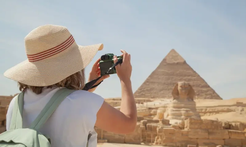 Pyramid of Khafre on the Giza Plateau with surviving casing stones near its summit.
