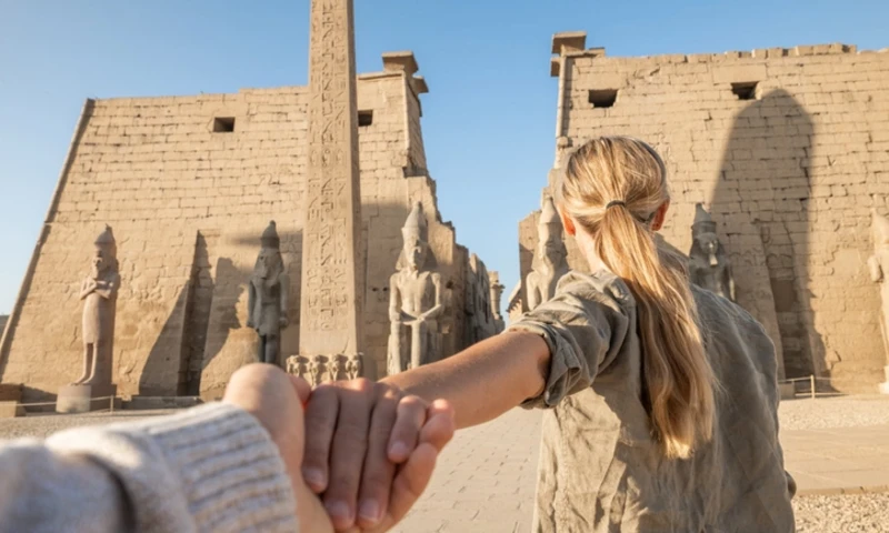 Couple travel in Egypt, Temple of Luxor