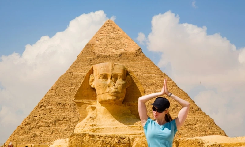 The pyramid and Sphinx with a female tourist, Best Time to Visit Egypt