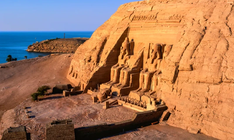 Gran Templo de Abu Simbel y el lago Nasser, Nubia, Aswan Egipto