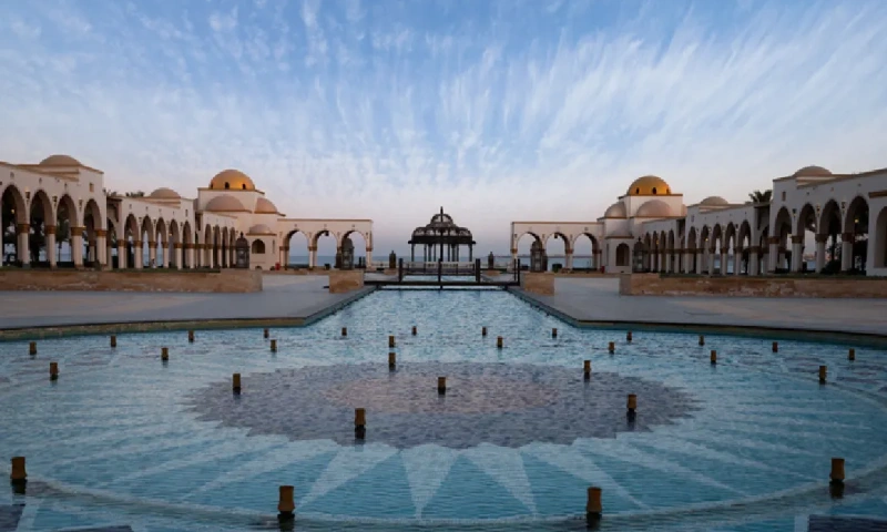 Casco antiguo de Sahl Hasheesh con fuentes , Hurghada Egipto