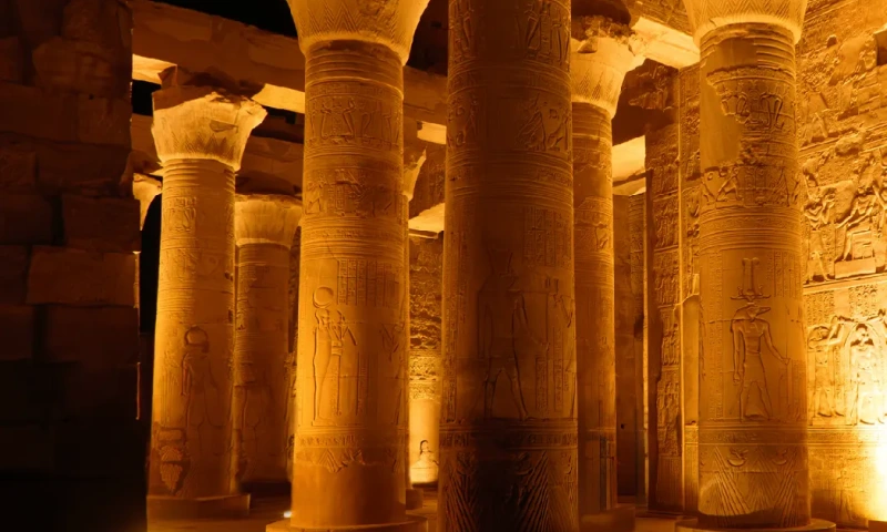 Columnas del Templo de Kom Ombo por la noche, Templo de Kom Ombo