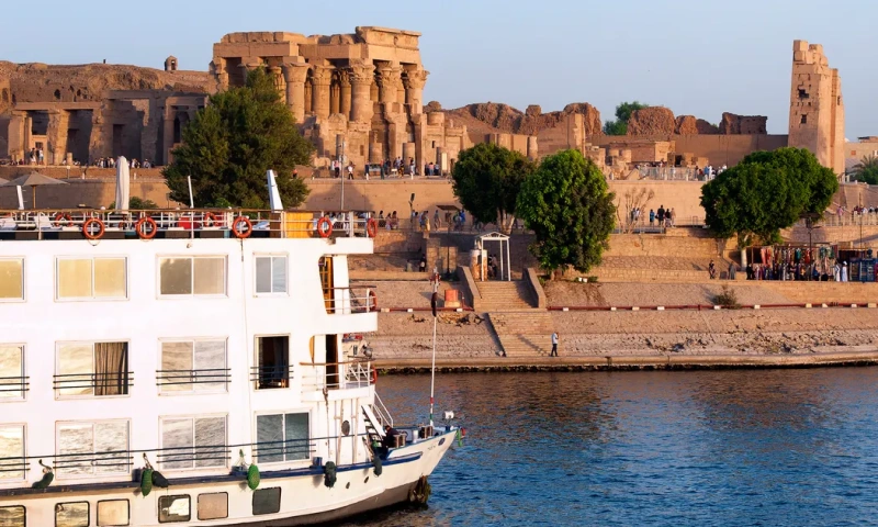 Templo doble de Kom Ombo y barco de crucero por el río Nilo, Templo doble de Kom Ombo.