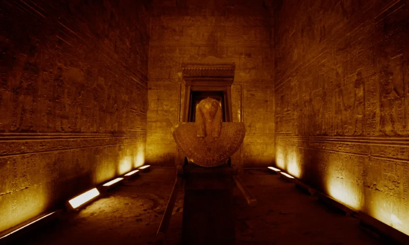 Naos de Nectanebo II en el Templo de Horus de Edfu,Templo de Edfu.