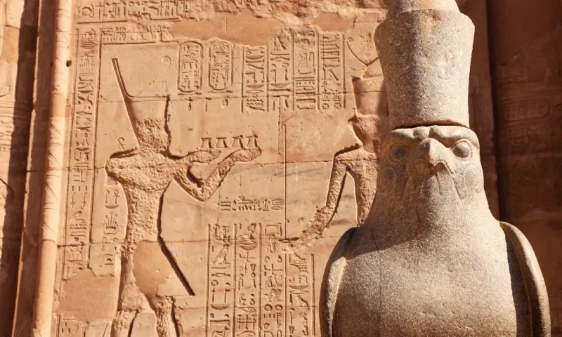 Estatua de Horus en el Templo de Edfu, Templo de Edfu.