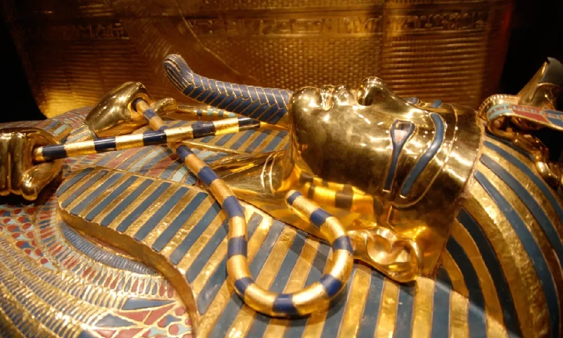 Máscara funeraria de Tutankamón, faraón egipcio, valle de los reyes .