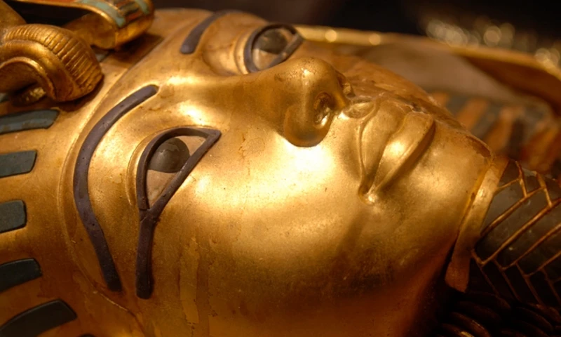 Tutankhamun’s Golden Mask, Curse of Tutankhamun