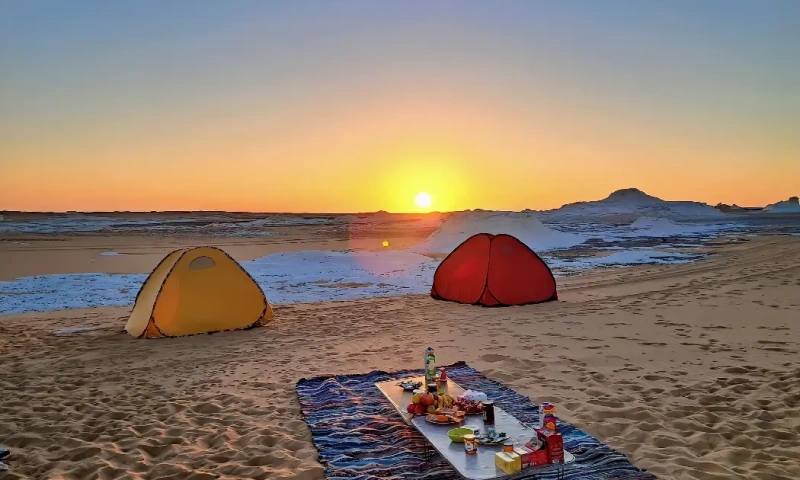 Camping en el Desierto Blanco , Oasis de Bahariya.