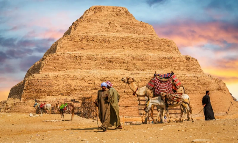 Pirámide escalonada de Zoser en Saqqara, Egipto, pirámide de zoser .