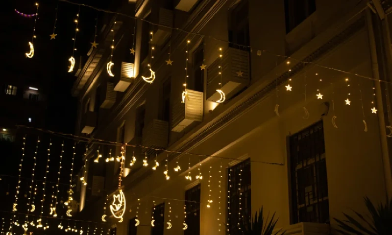 Decoraciones de Ramadán con luna creciente, Ramadán en Egipto.
