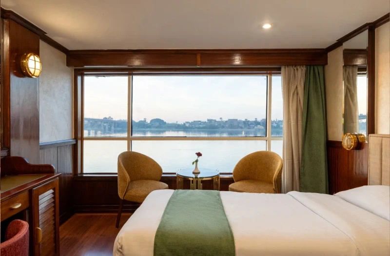 Camera da letto con il View sul Nilo a bordo della Crociera MS Magic II, viaggio crociera sul nilo