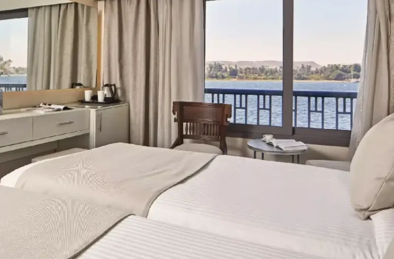 Una camera da letto doppia dentro la Crociera M/S Tulip, crociera sul nilo lusso 
