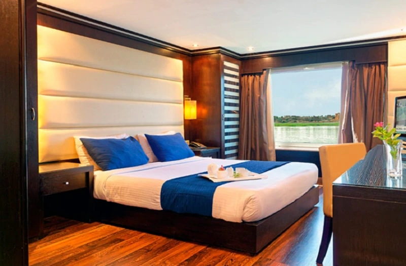 Camera da letto singola con l view sul Nilo a bordo della Crociera Nile Premium Lussuosa, crociera sul nilo da luxor a abu simbel