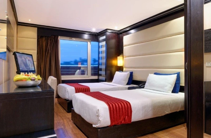 Camera da letto doppia con l view sul Nilo a bordo della Crociera Nile Premium Lussuosa, crociera sul nilo da luxor a abu simbel