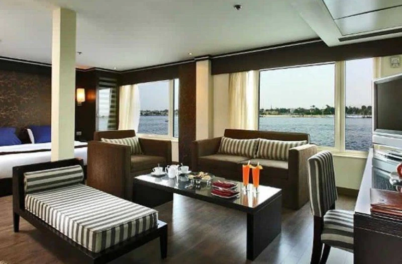 Salone di una camera singola a bordo della Crociera Nile Premium Lussuosa, crociera sul nilo da luxor a abu simbel