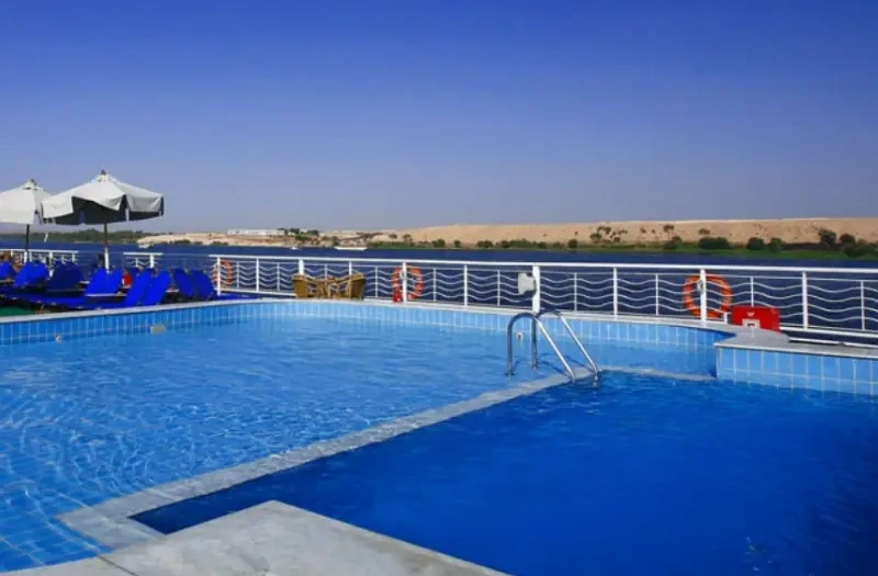 la piscina della crociera, motonave crociera sul nilo