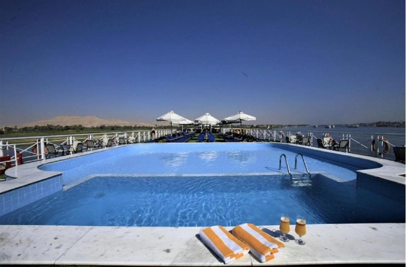 La piscina del crucero Iberotel Crown Emperor