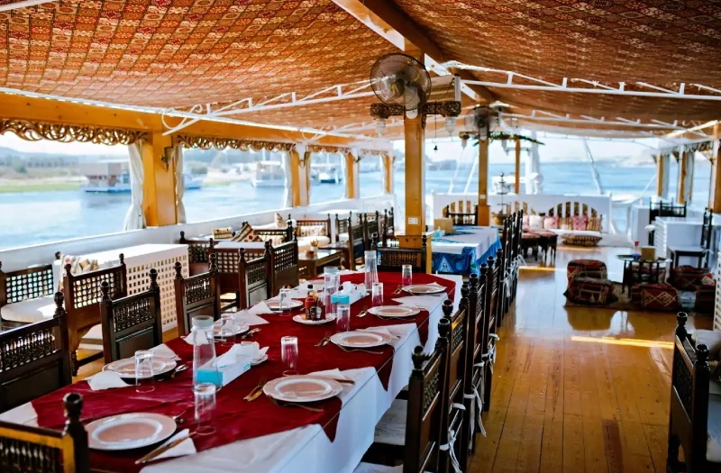 il ristorante a bordo della dahabeya
