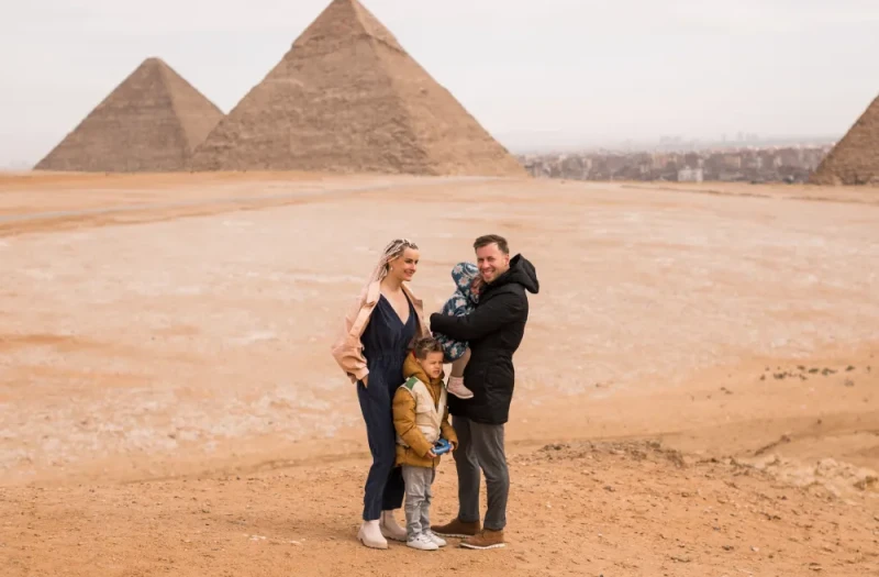 una famiglia alle piramidi, tour cairo e crociera sul nilo