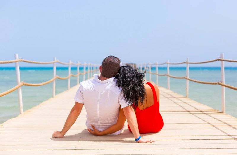 Hurghada Piramidi, una coppia al mare