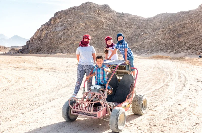 Hurghada Piramidi, una famiglia al deserto 