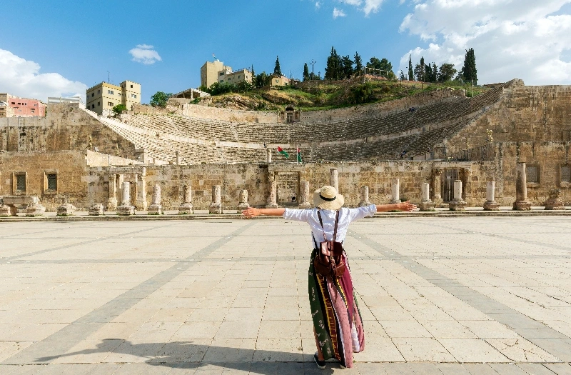 Viaggio in Giordania, una donna in Giordania