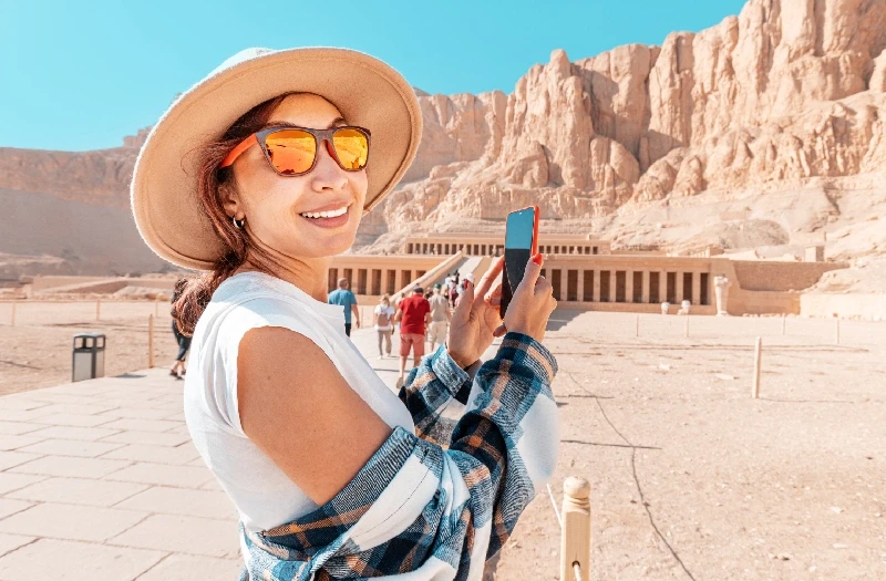 marsa alam, Una donna a Luxor