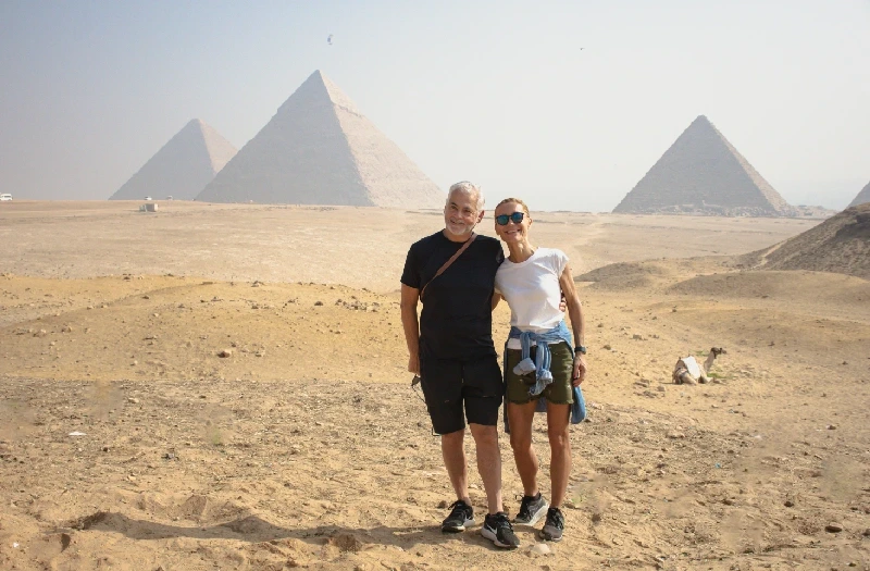 Viaggio Marsa Alam, una coppia alle piramidi di Giza
