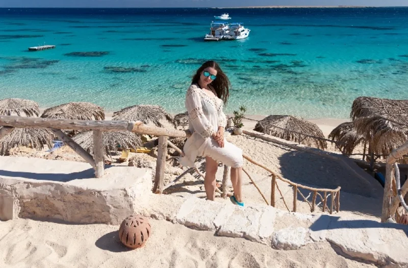 Vacanze Pasqua Egitto, una donna a Hurghada