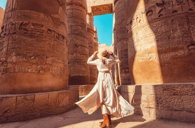 Una Donna nel Tempio di Kranak, offerta capodanno egitto