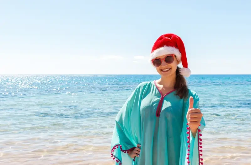 Una donna sulla Spiaggia , vacanze in egitto a natale