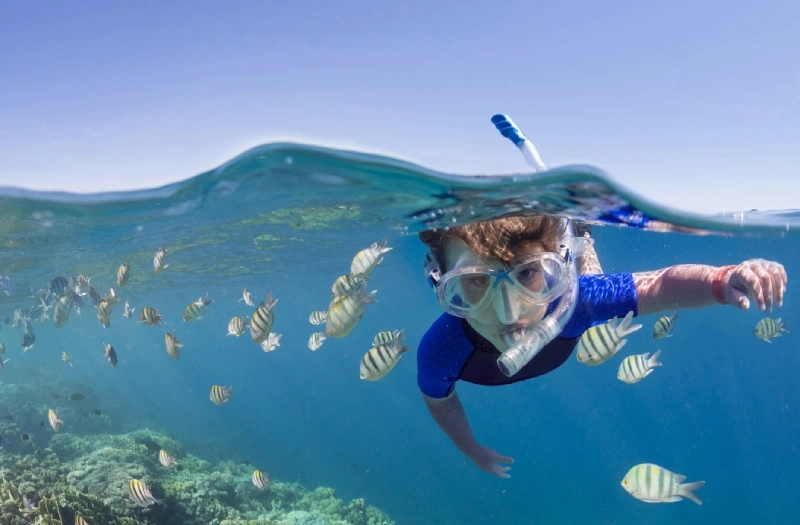 Bambin fa snorkelling a Marsa Alam, cairo e marsa alam 