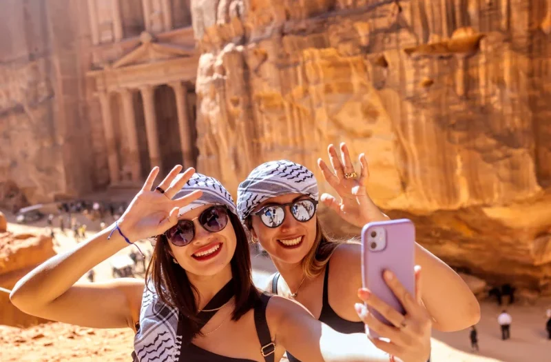 Due Ragazze a Petra, egitto e giordania
