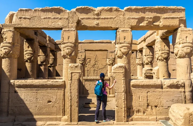 Una Donna a Dendera, offerte egitto
