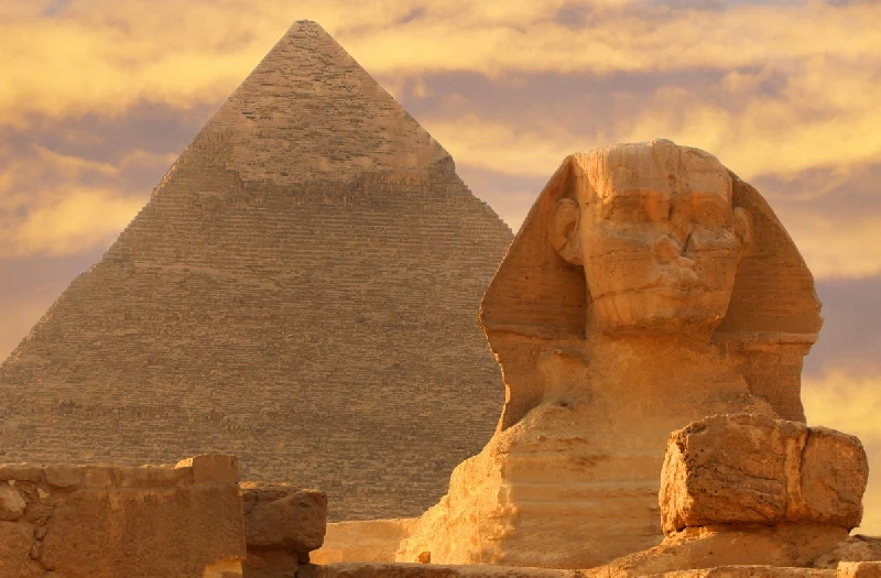 Las Pirámides de Guiza y La Esfinge