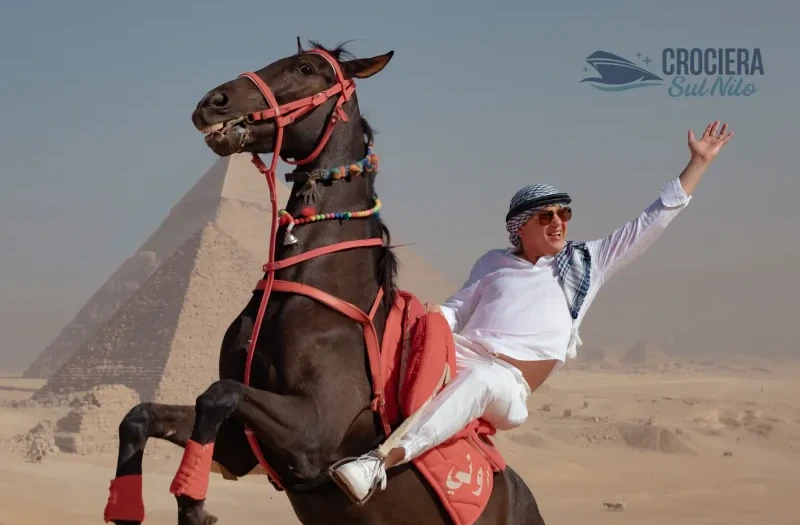 un'uomo a dorso di un'cammello, viaggio organizzato egitto