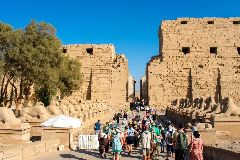 Tante persone a Luxor, tombe egizie Tante persone a Luxor, tombe egizie