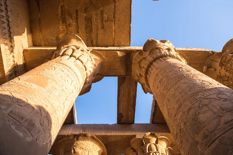 La creatividad de la antigua arquitectura egipcia en columnas