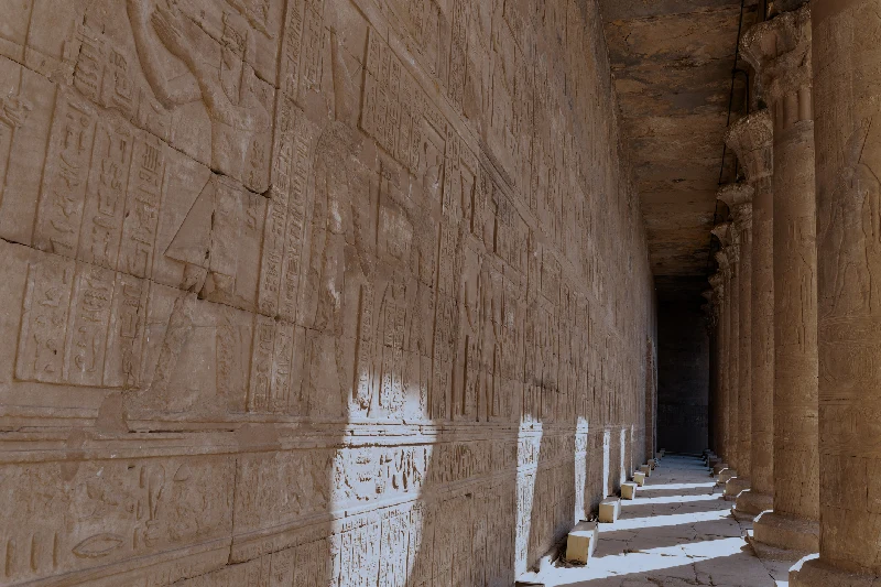 muros del Templo de Edfu en Asuán