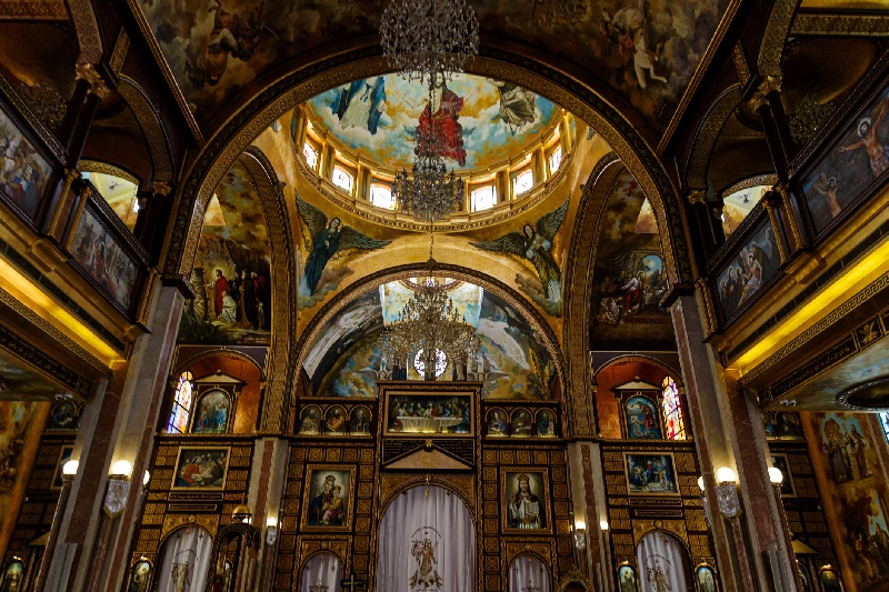 decoración dentro de la Iglesia de San George en El Cairo