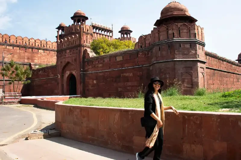 Forte Rosso, Viaggio India