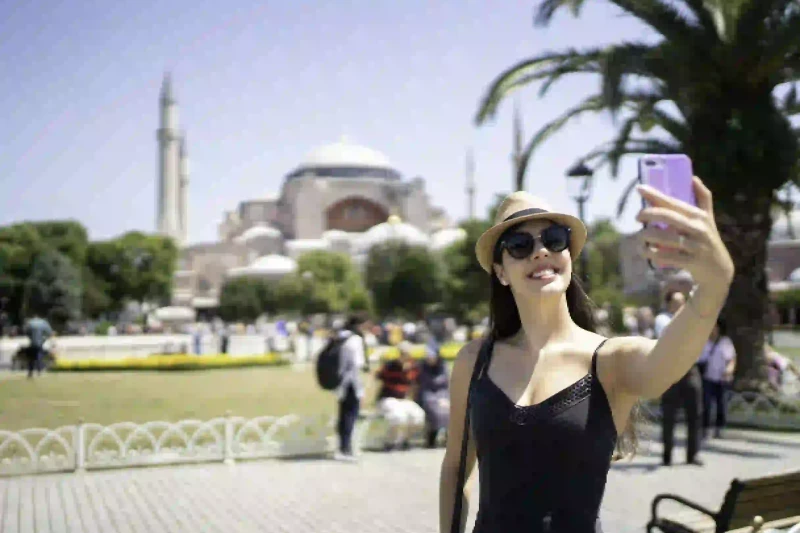 una turista ad istanbul , tour della turchia 8 giorrni